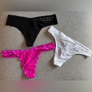 Victorias Secret thong panty bundle M